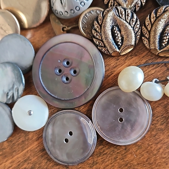 Vintage estate button lot gorgeous variety many sets crafters sewing lot - Picture 3 of 10